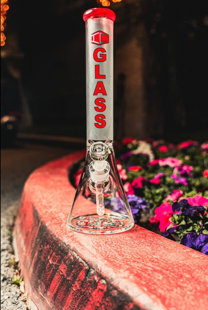 IC Glass Color-Changing UV Reactive Beaker (16")