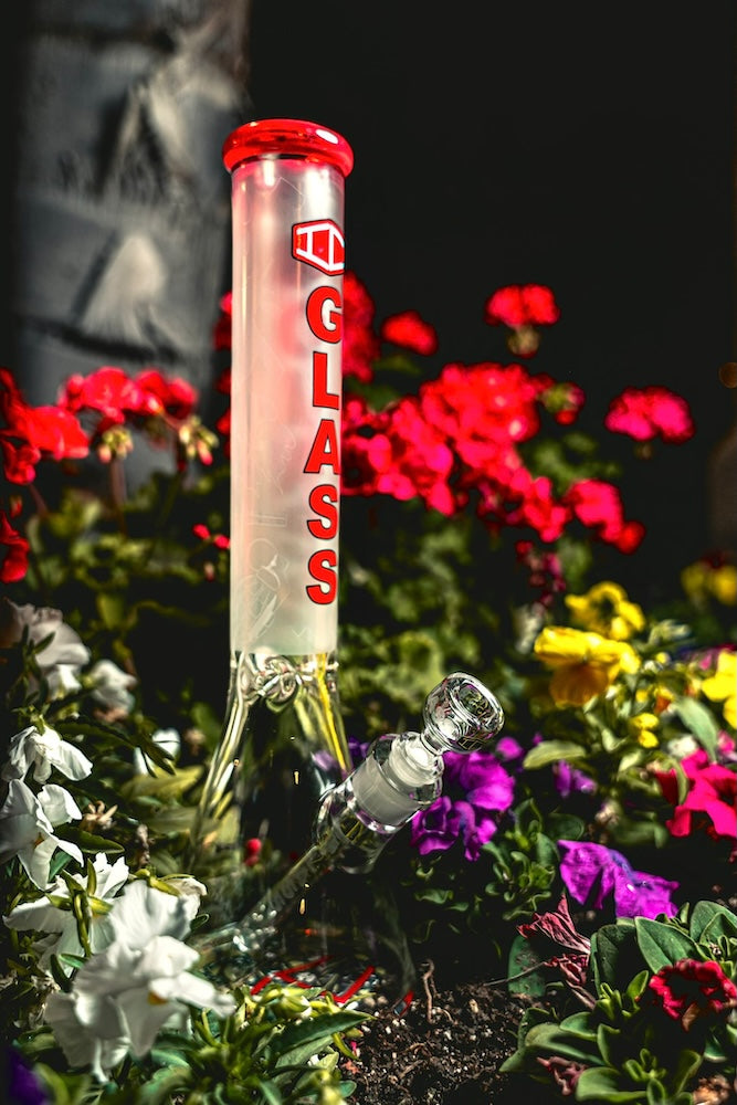 IC Glass Color-Changing UV Reactive Beaker (16")