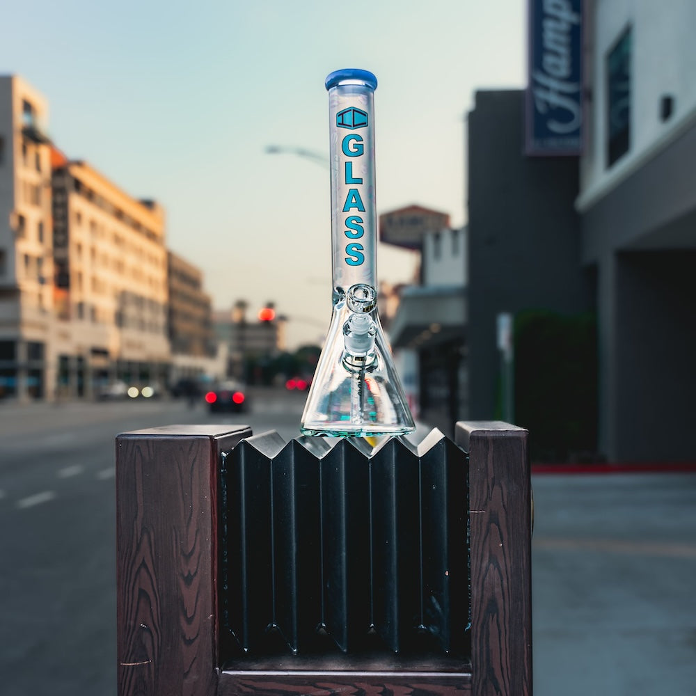 IC Glass Color-Changing UV Reactive Beaker (16")