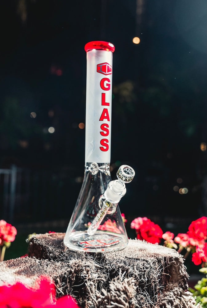 IC Glass Color-Changing UV Reactive Beaker (16")