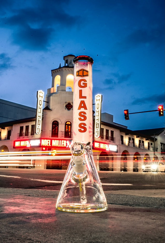 IC Glass Color-Changing UV Reactive Beaker (16")